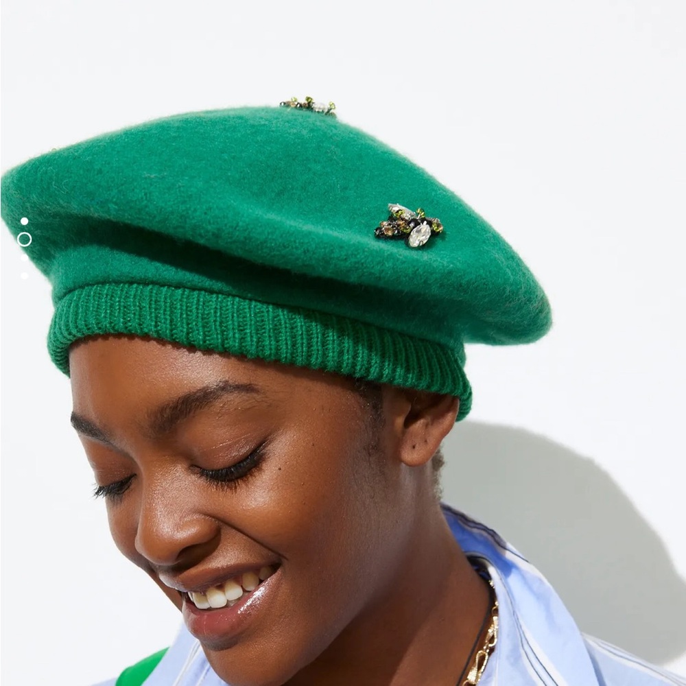 Brand new beret. Unique look fur the winter.